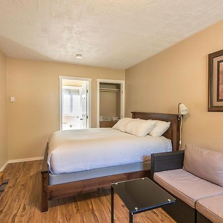 Lone Star Motel Rossland Exterior photo