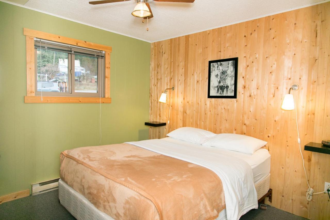 Lone Star Motel Rossland Exterior photo